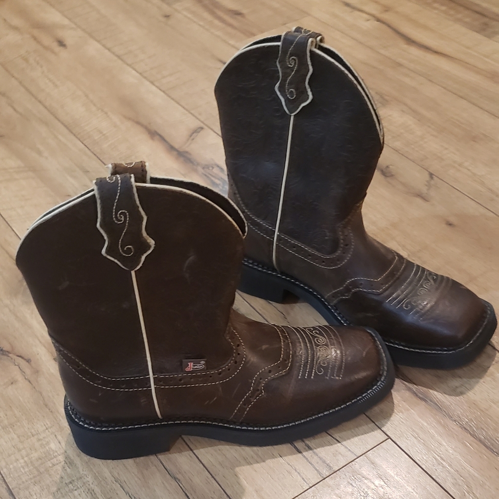 *NEW* Justin Cowgirl Square Toe Boots